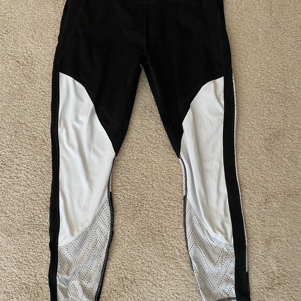 Athleta black and white 7/8 leggings